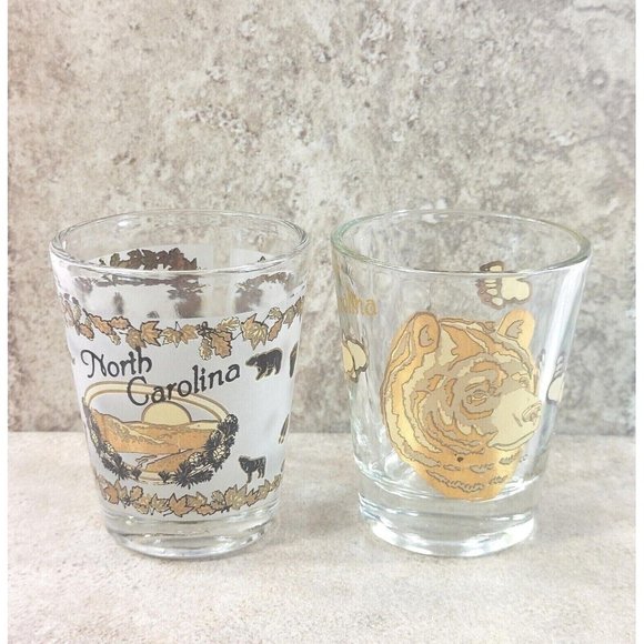 North Caroline Shot Glass Set of 2 Black Brown Bear Souvenir Travel Memorabilia - Picture 1 of 12